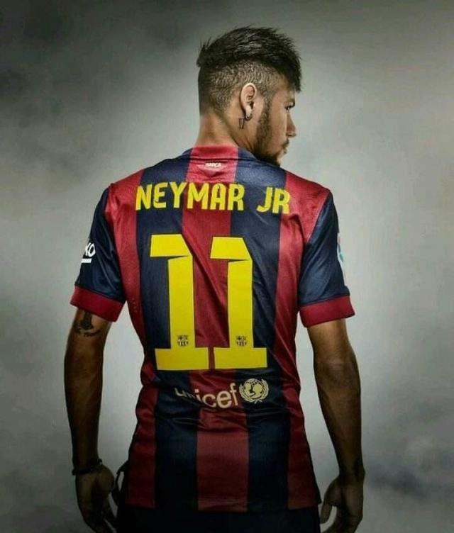 选手们身着 选手们身着